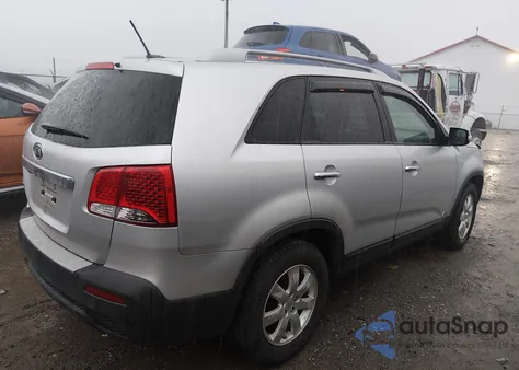 2011 Kia Sorento Lx z USA, uszkodzony, nr VIN 5XYKTDA16BG065477